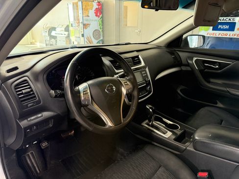Used 2018 Nissan Altima 2.5 SV FWD image 9