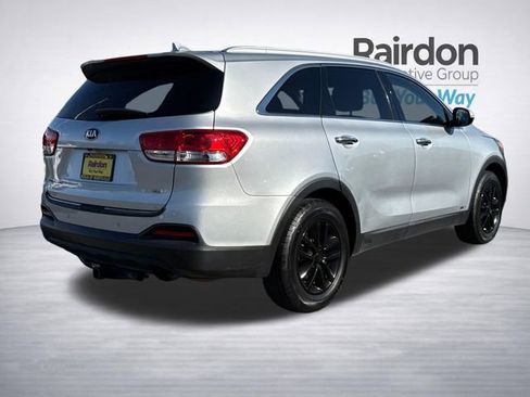 Used 2017 Kia Sorento AWD w/ LX Convenience Package image 7