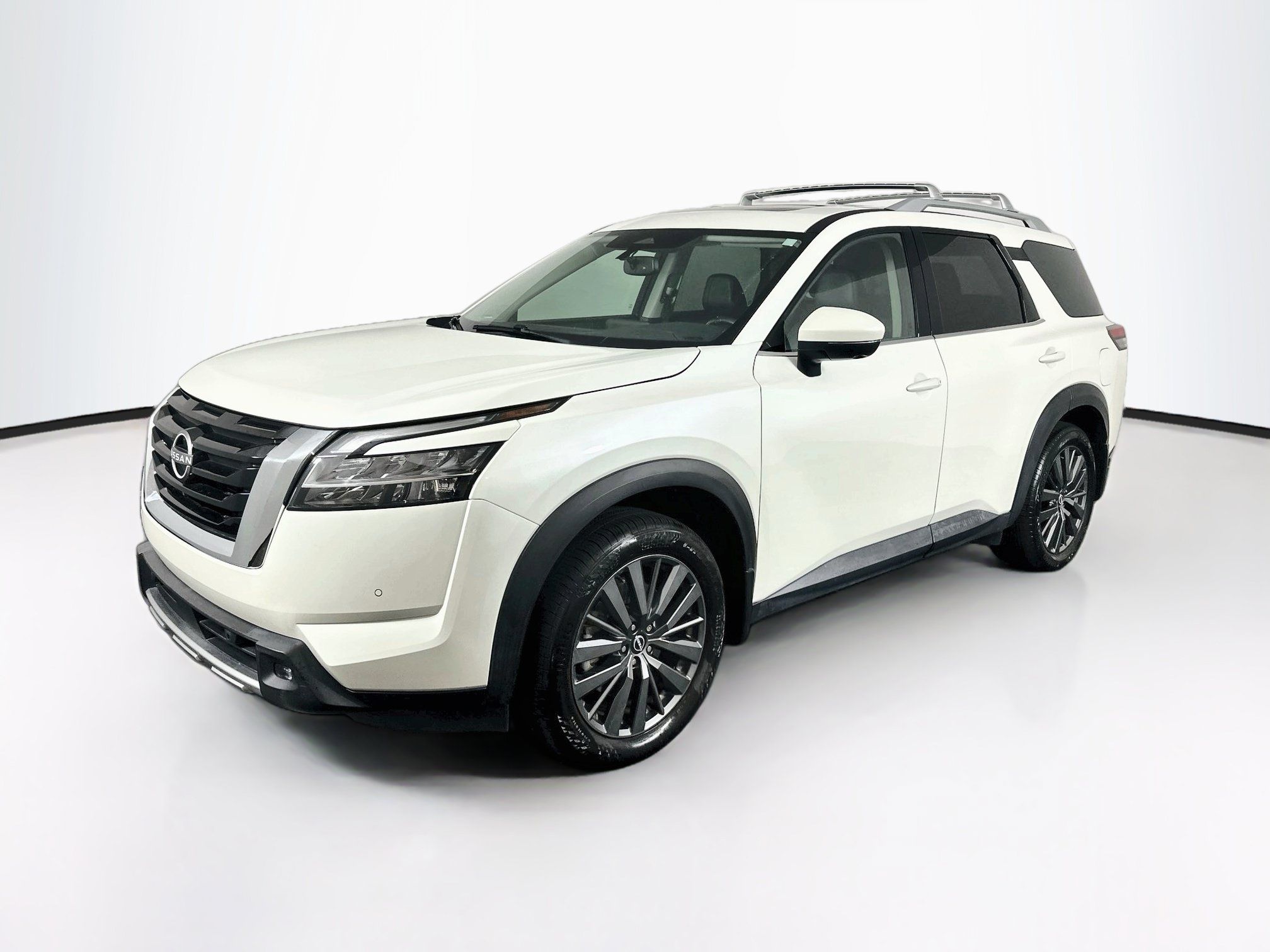 Used 2022 Nissan Pathfinder SL w/ SL Premium Package FWD image 3