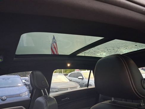 Used 2022 Volkswagen Atlas Cross Sport SEL image 15