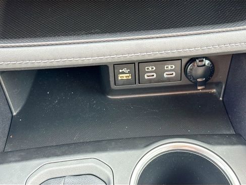 Used 2023 Toyota Highlander LE FWD image 21