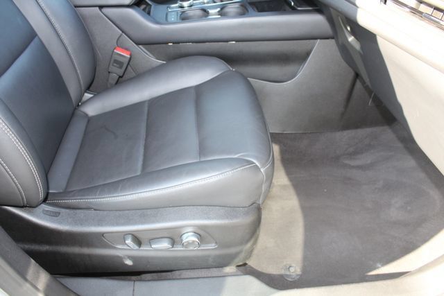 Used 2025 Cadillac XT4 Premium Luxury FWD image 17