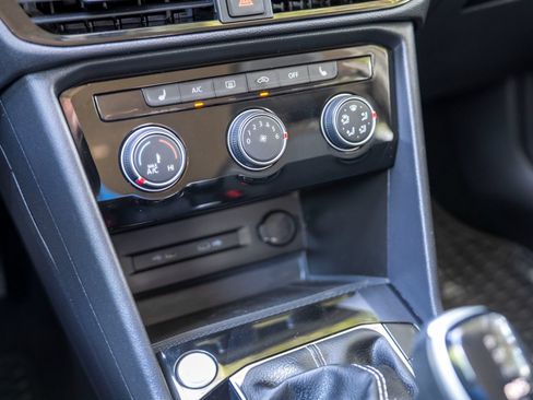 Certified 2023 Volkswagen Taos SE FWD image 22