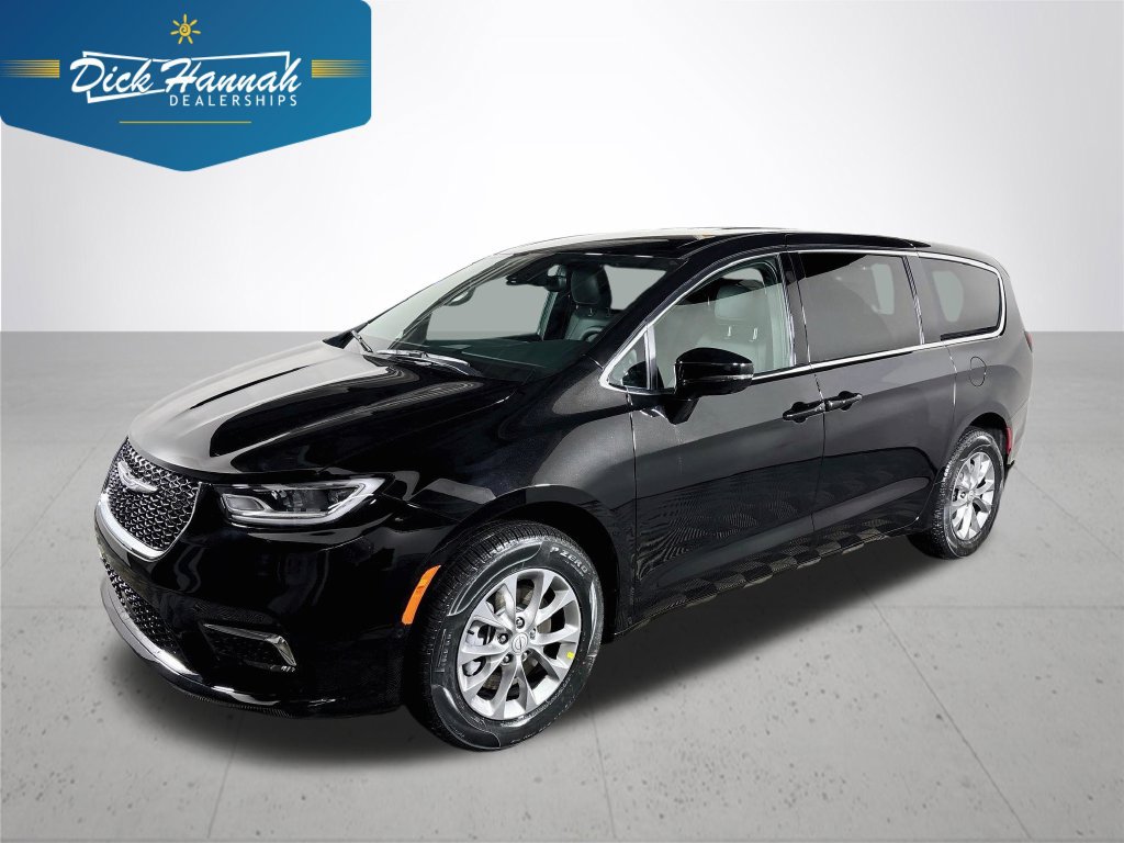 New 2026 Chrysler Pacifica Select AWD/4WD image 1