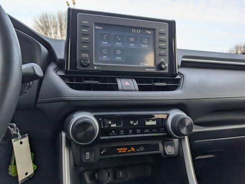 Used 2020 Toyota RAV4 LE image 17