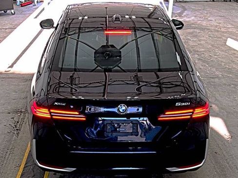 Used 2025 BMW 530i xDrive w/ Premium Package image 12