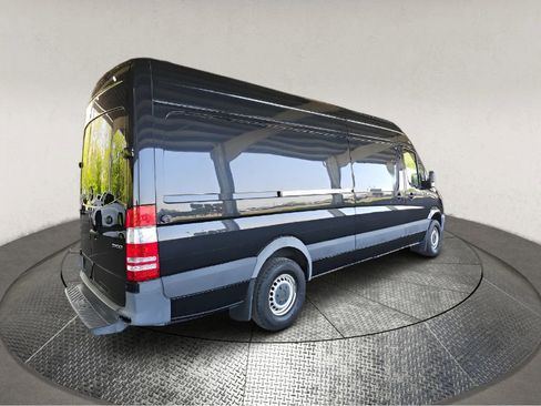 Used 2017 Mercedes-Benz Sprinter 2500 image 2
