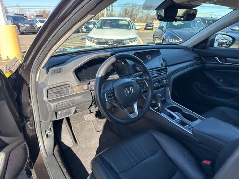 Used 2018 Honda Accord Touring image 11