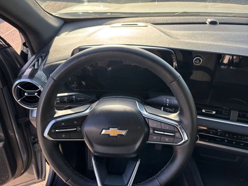 Used 2025 Chevrolet Equinox LT image 36