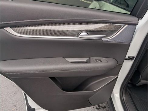 New 2025 Cadillac XT5 Sportv w/ LPO, Blue Accent Package image 11