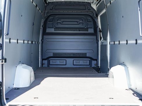 New 2024 Mercedes-Benz eSprinter 170 Cargo image 27
