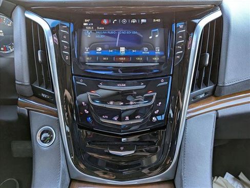 Used 2019 Cadillac Escalade Premium Luxury image 9