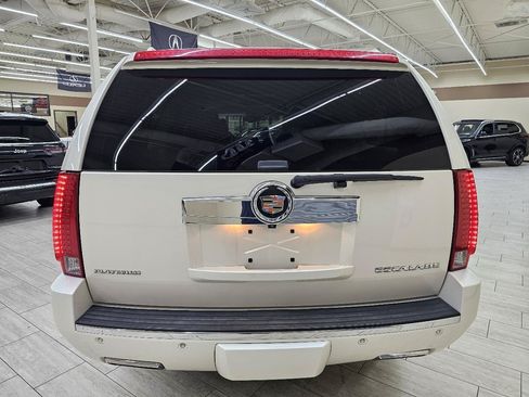Used 2013 Cadillac Escalade ESV Platinum RWD image 7