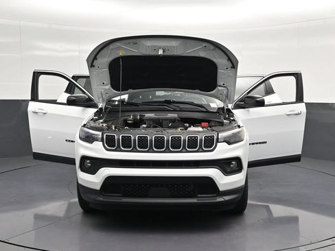 Used 2024 Jeep Compass Latitude AWD/4WD image 37