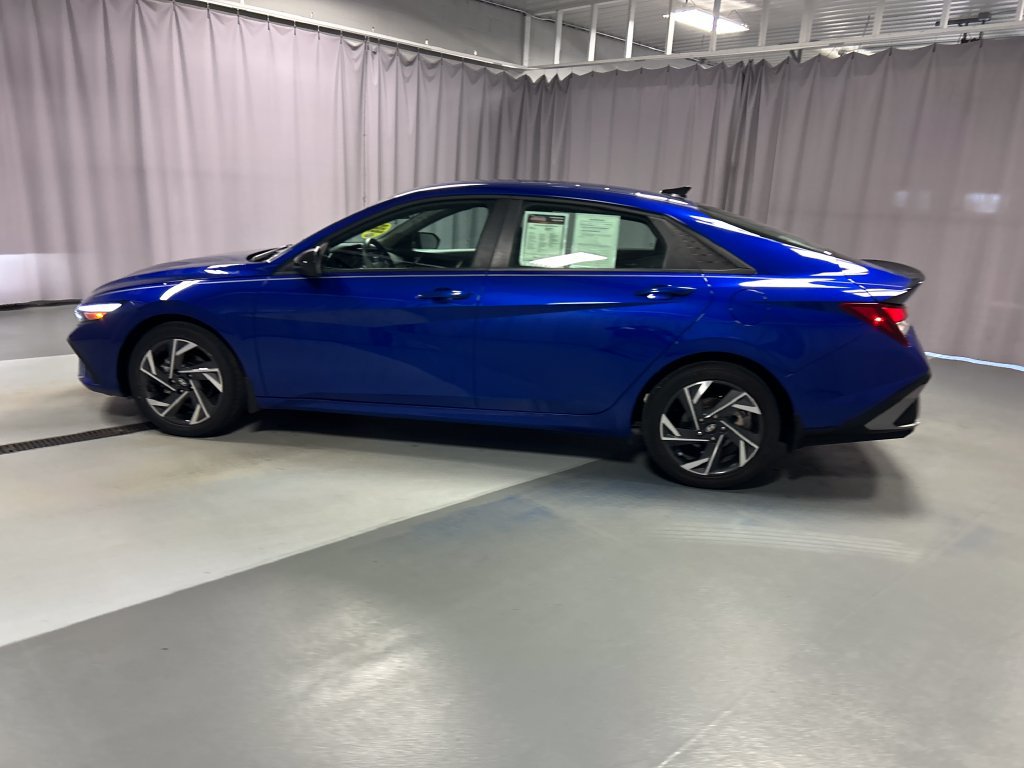 Used 2025 Hyundai Elantra Sport FWD image 4