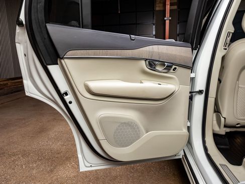 Used 2025 Volvo XC90 B6 Ultra w/ Protection Package Premier image 34