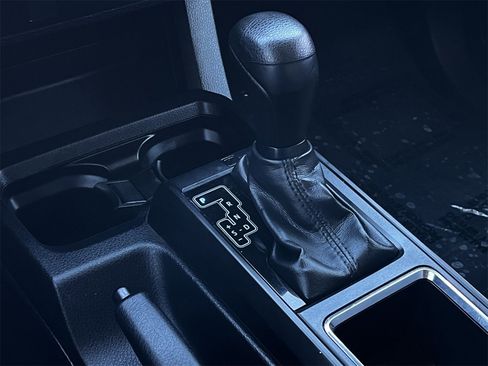 Used 2019 Toyota Tacoma SR image 17