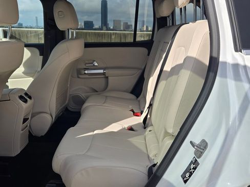 Used 2025 Mercedes-Benz GLB 250 4MATIC image 20