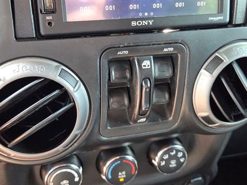 Used 2018 Jeep Wrangler Unlimited Sport S AWD/4WD image 23