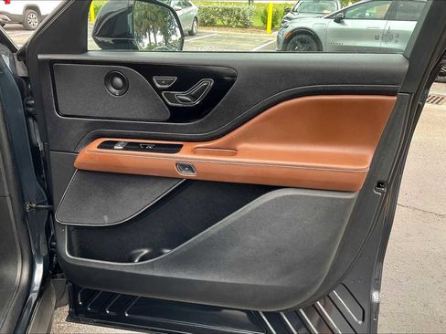 Used 2023 Lincoln Aviator Reserve w/ Equipment Group 201A image 23