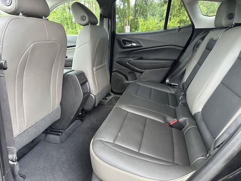 Used 2025 Chevrolet Trax ACTIV w/ Sunroof Package FWD image 17