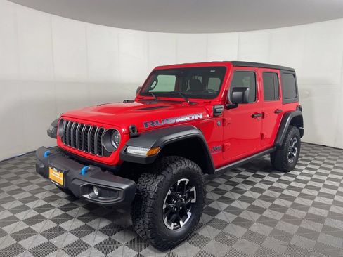 Certified 2025 Jeep Wrangler Unlimited Rubicon 4xe w/ Convenience Group AWD/4WD image 4
