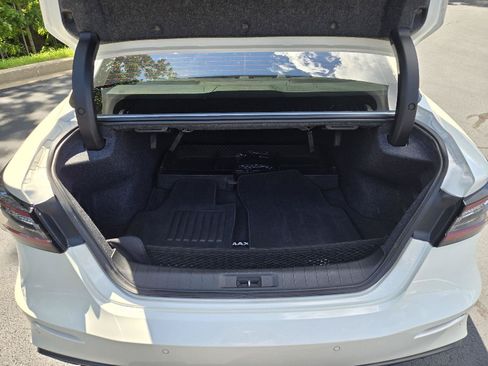 Used 2023 Nissan Maxima SR w/ Sport Mat Group FWD image 9