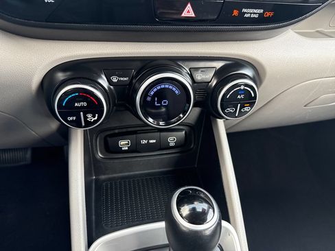 Certified 2023 Hyundai Venue SEL FWD image 31