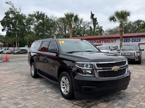 Used 2018 Chevrolet Suburban LT RWD image 2