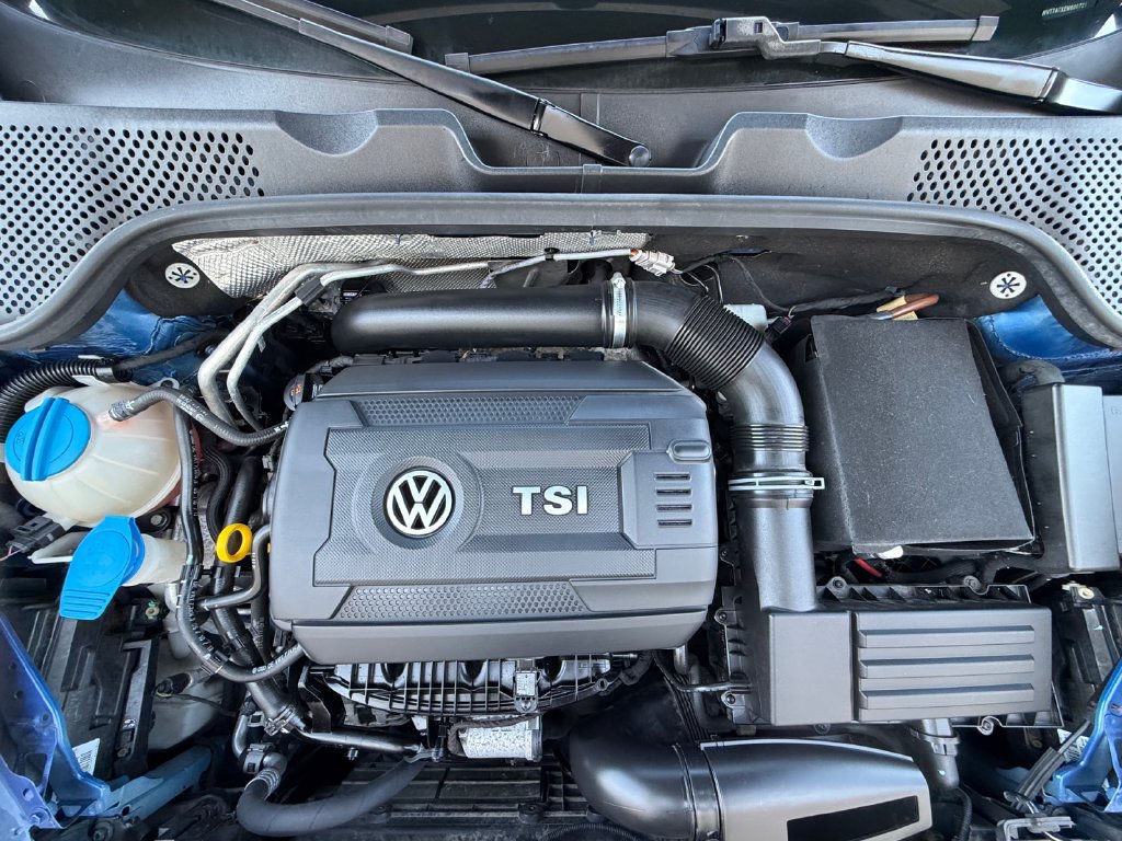 Used 2014 Volkswagen Beetle R-Line FWD image 9