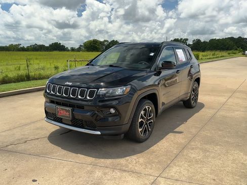 Used 2023 Jeep Compass Limited image 4