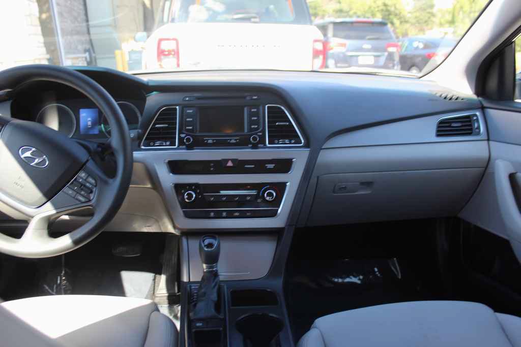 Used 2015 Hyundai Sonata SE w/ Option Group 09 FWD image 28