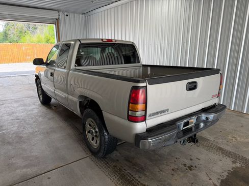 Used 2006 GMC Sierra 1500 SLE w/ Light Duty Power Package RWD image 2