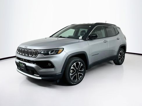 Used 2023 Jeep Compass Limited AWD/4WD image 3