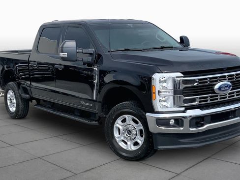 Used 2025 Ford F250 XLT w/ 360-Degree Camera Package AWD/4WD image 3