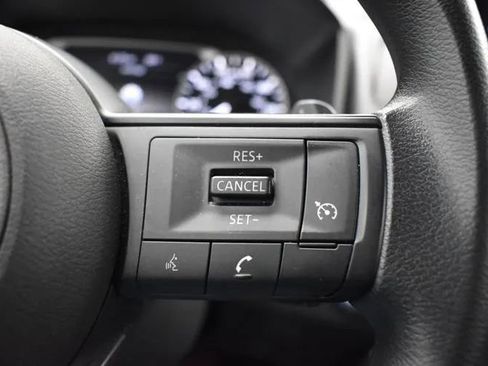 Used 2024 Nissan Rogue S FWD image 23
