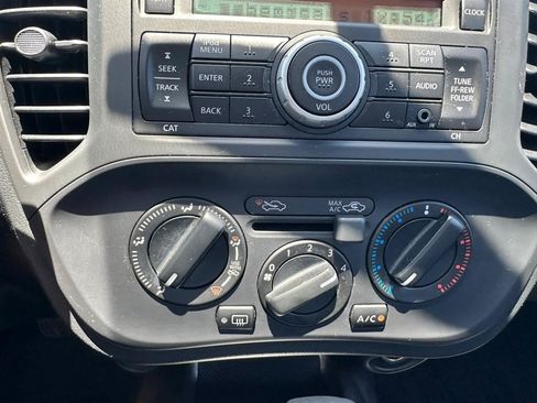 Used 2014 Nissan Juke S FWD image 58
