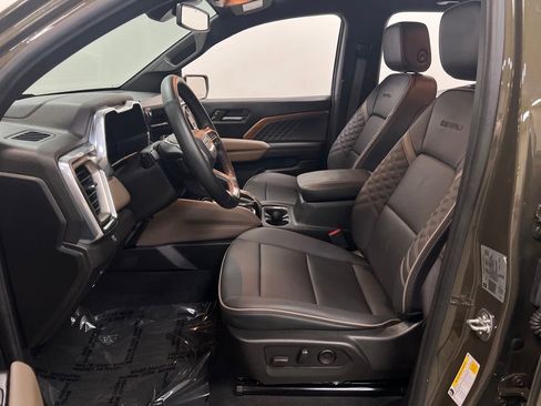 Used 2025 GMC Canyon Denali AWD/4WD image 12