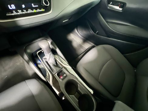 Used 2021 Toyota Corolla LE image 25