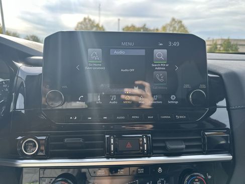 Certified 2024 Nissan Pathfinder SL image 15