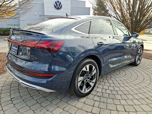 Used 2023 Audi e-tron Premium image 7