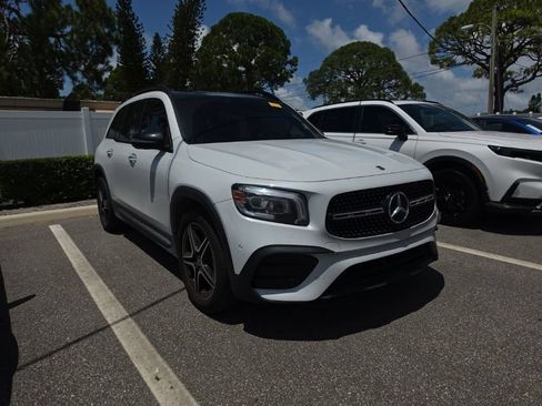 Used 2021 Mercedes-Benz GLB 250 image 1