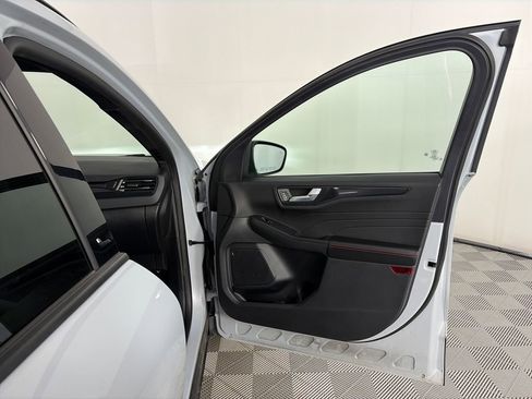 Used 2025 Ford Escape ST-Line Select AWD/4WD image 28
