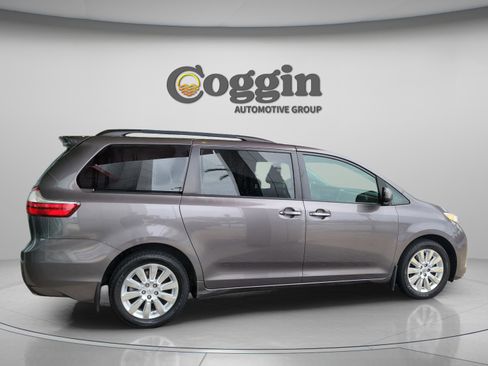 Used 2015 Toyota Sienna XLE image 5