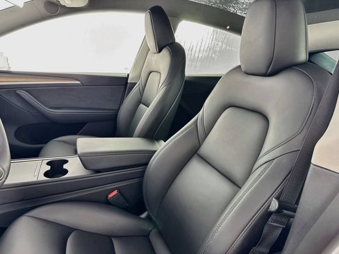 Used 2025 Tesla Model Y Long Range RWD image 30