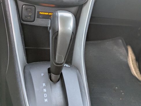 Used 2022 Chevrolet Trax LT w/ LT Convenience Package AWD/4WD image 19