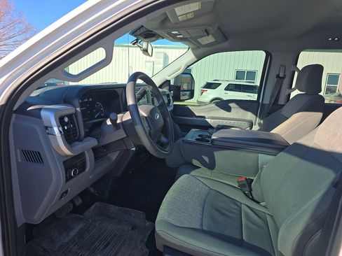 Used 2023 Ford F350 XLT w/ Camper Package image 17