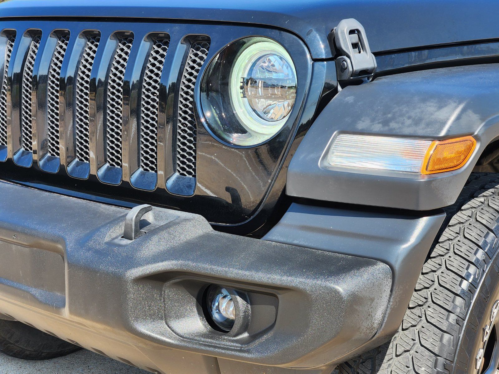 Used 2023 Jeep Wrangler Sport AWD/4WD image 10
