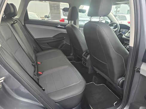 Used 2024 Volkswagen Taos SE AWD/4WD image 13
