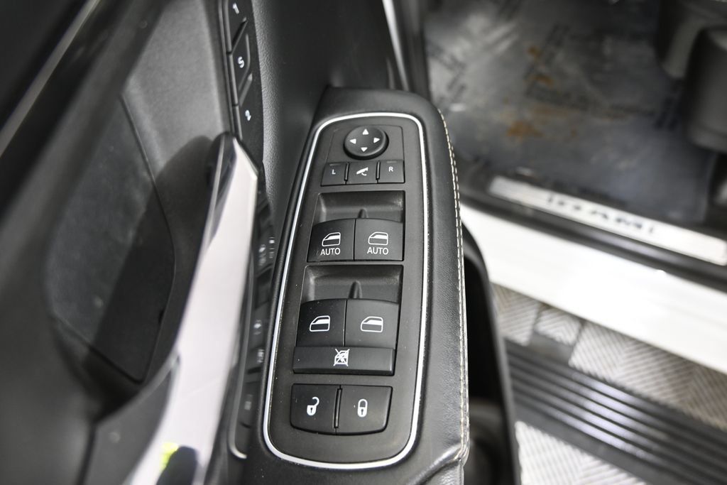 Used 2022 RAM 1500 Limited w/ Body-Colour Bumper Group AWD/4WD image 19